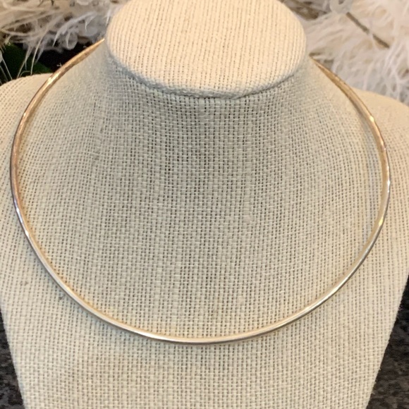 Beautiful Solid Cuff Hook Choker Necklace Twist - Picture 2 of 8